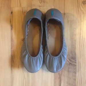 🎉🆕🎉 Taupe Tieks Size 9